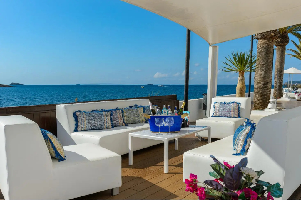 Beach & Waterfront