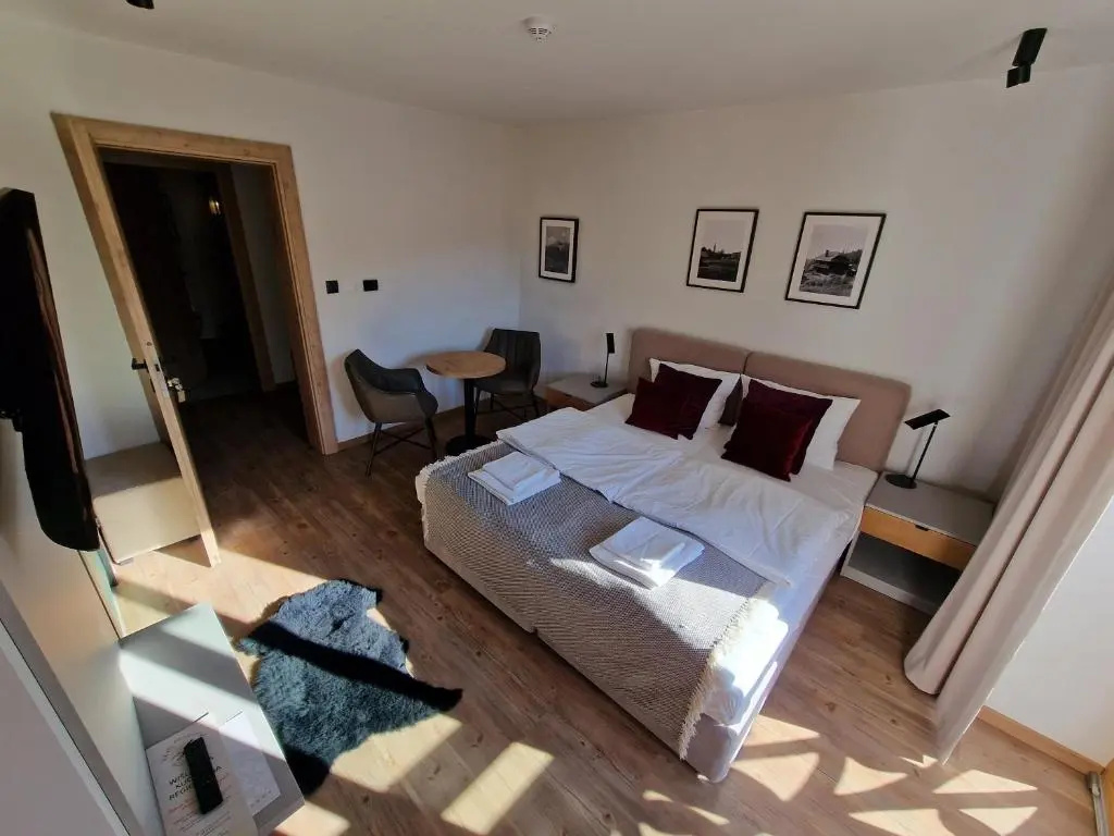 Deluxe Double room (full double bed)