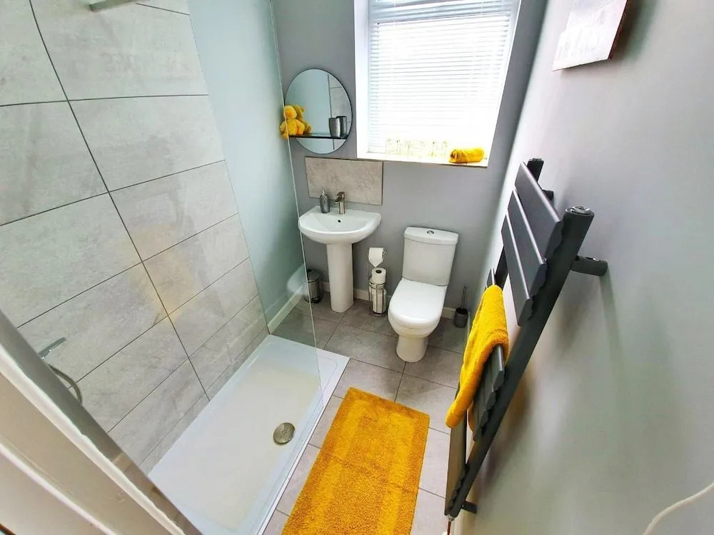 Sunflower Suite under Sasco Apartments - фото 6