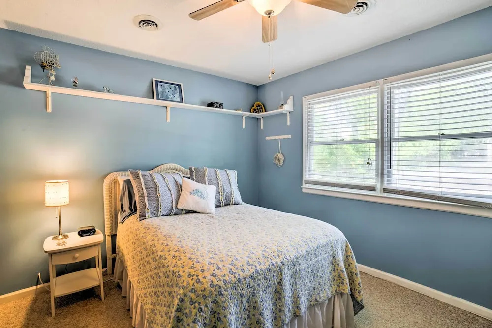 Oak Island Home w/ Fenced Yard, Walk to Long Beach