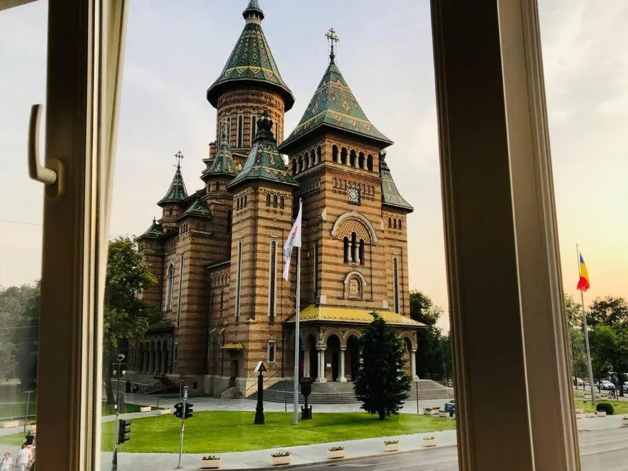 Ultra-central apart -3 ROOMS- Cathedral view VIC3