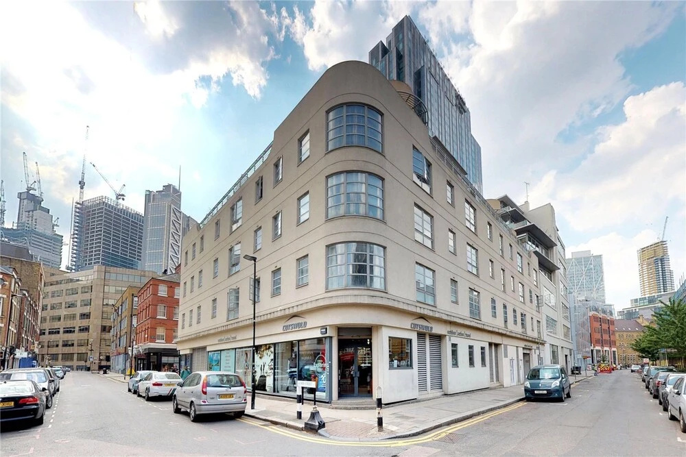 2 Bed Flat off Brick Lane