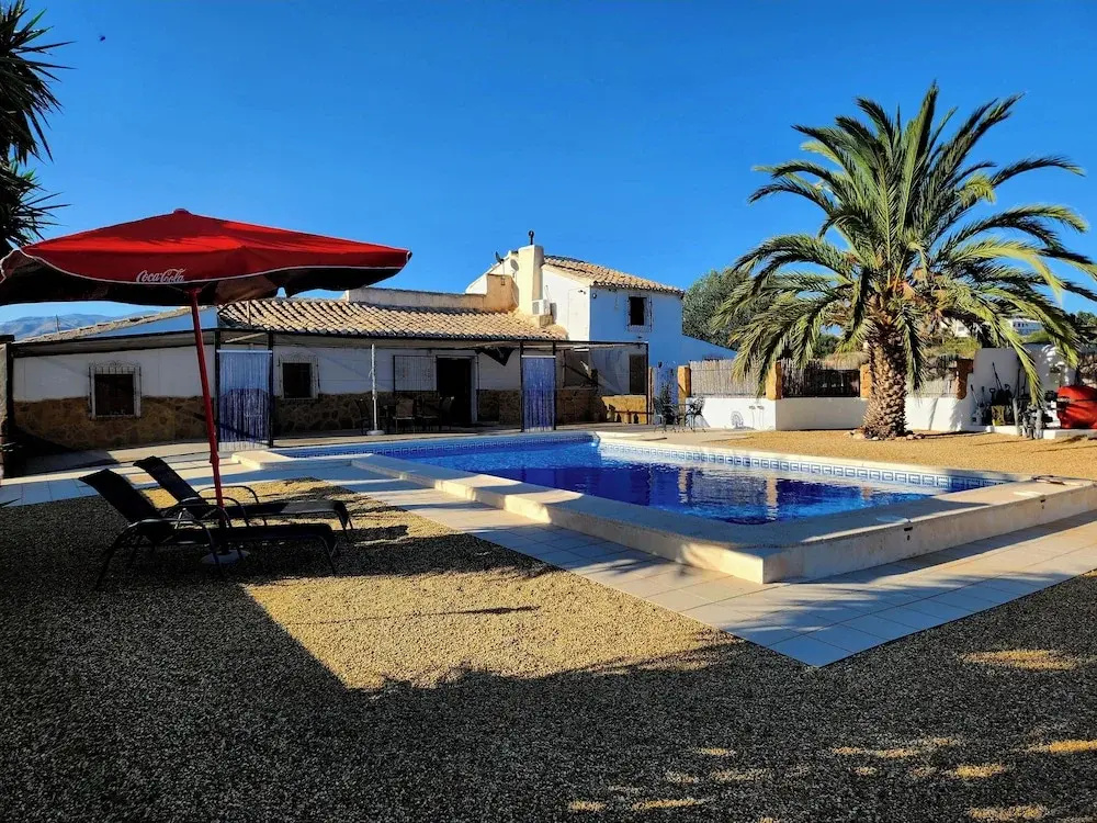 Casita-5guests-pool-patio-bbq-parking-fireplace
