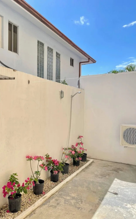 Apartment 5 Mins Walk To The Beach