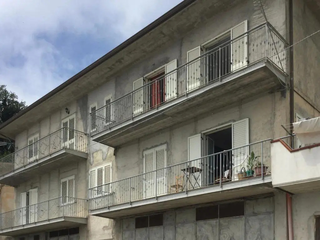 Confortevole e Luminoso Alloggio a Falerna 100mq con Free WiFi Free Parking