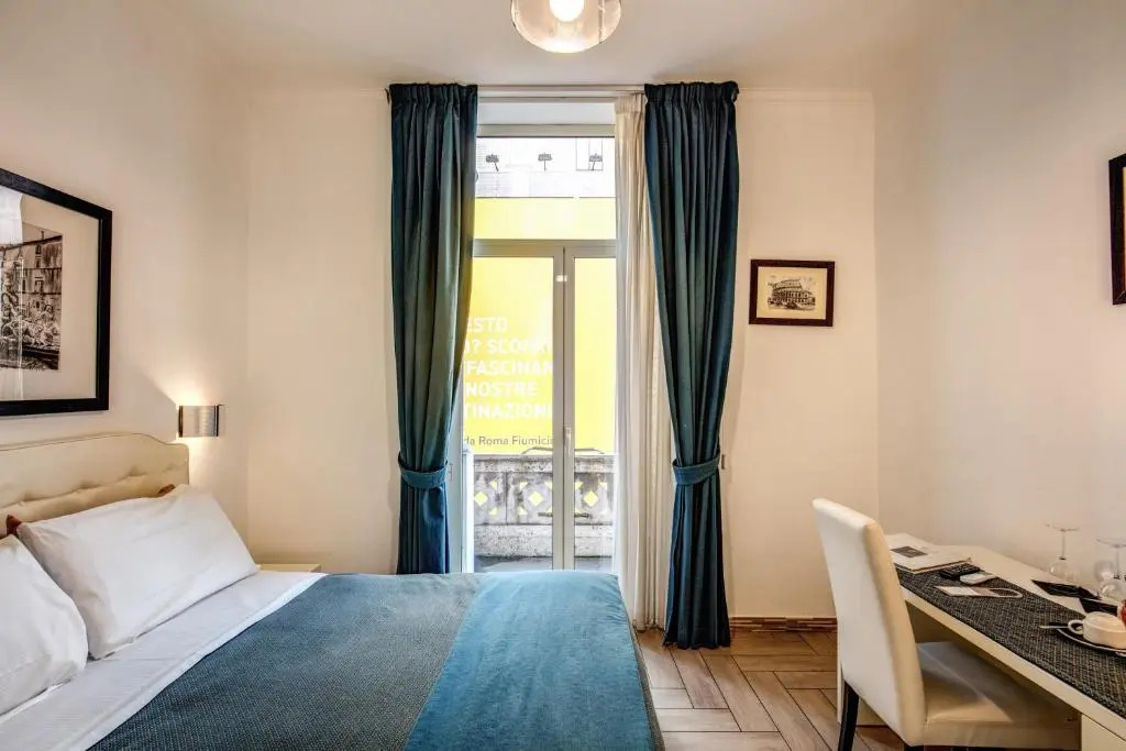 Classic Double room with balcony (full double bed)