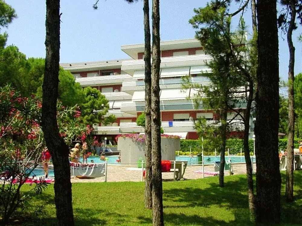 Seaside Sweet Holiday Hideaway in Lignano With Swimming Pool