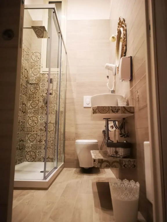 Standard Triple room with courtyard view