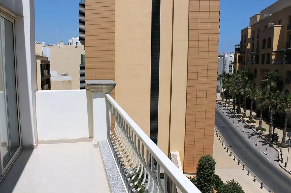 Getawaysmalta - Seaspray Penthouse in St Julians Close to Paceville Nightlife