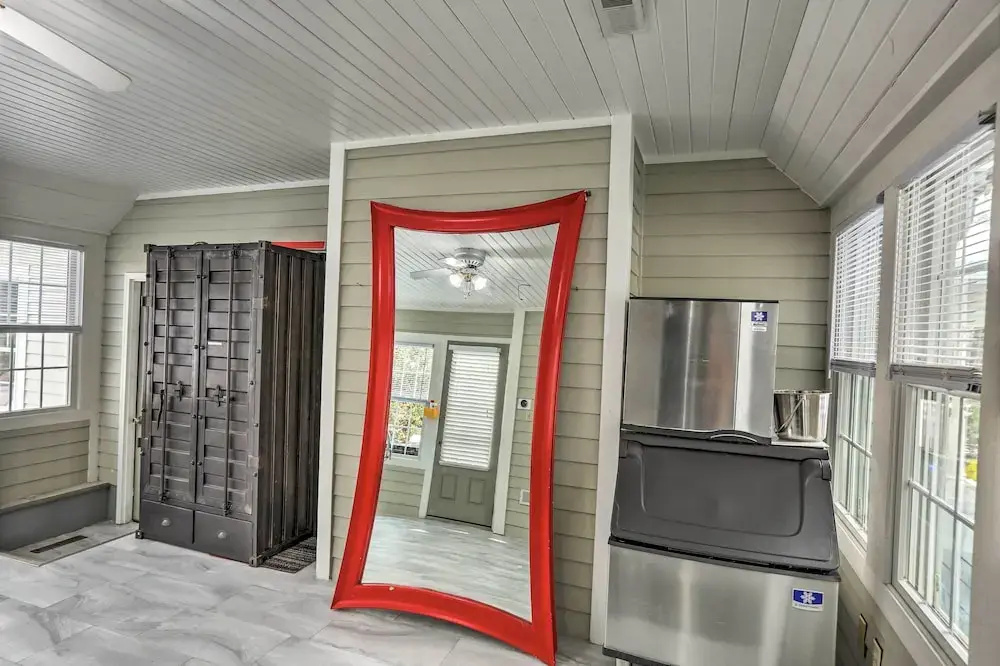 5 acre Graceland Family Home in West Des Moines
