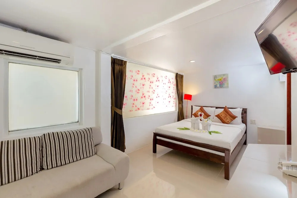 Двухместный номер Superior с красивым видом из окна двуспальная кровать в Club Bamboo Boutique Patong Beach Resort