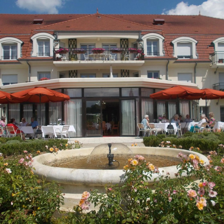 Voir la photo 1 — Villa Médicis Beaune