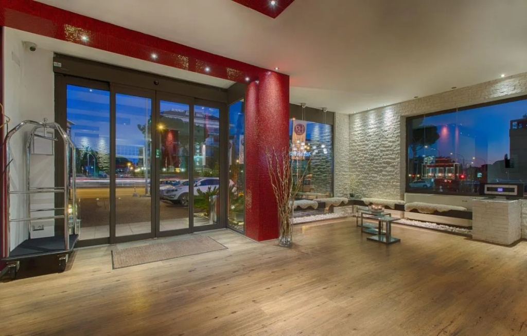 Lobby & Reception