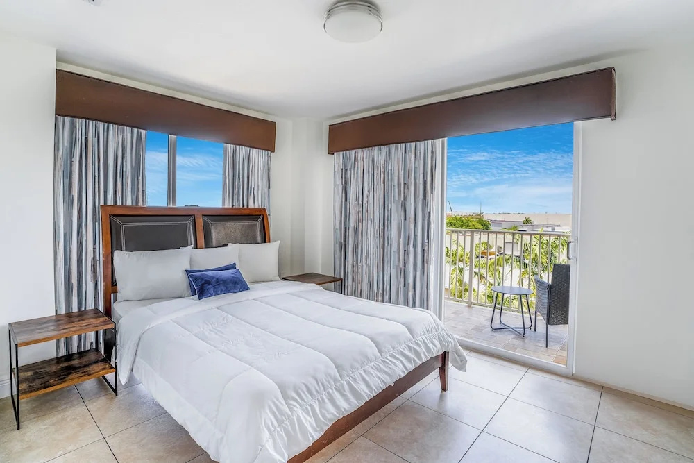 3 Bedrooms Deluxe Suite with balcony