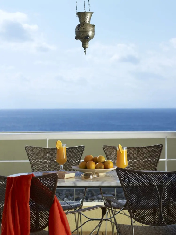 Shared Pool Junior Suite with sea view