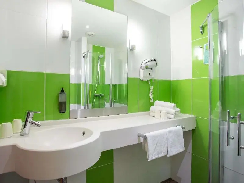 Double Suite (full double bed)