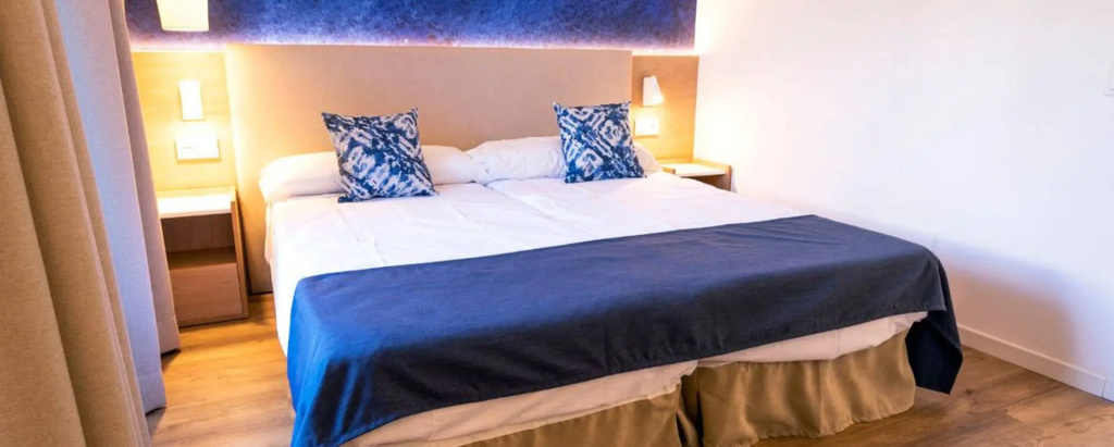Suite with partial sea view