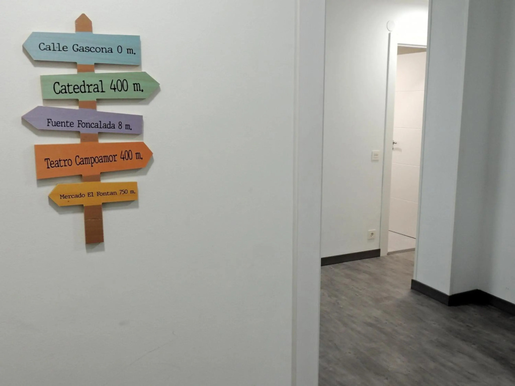 Casa Gascona con parking, wifi y netflix gratis!! By DeLabra Apartments