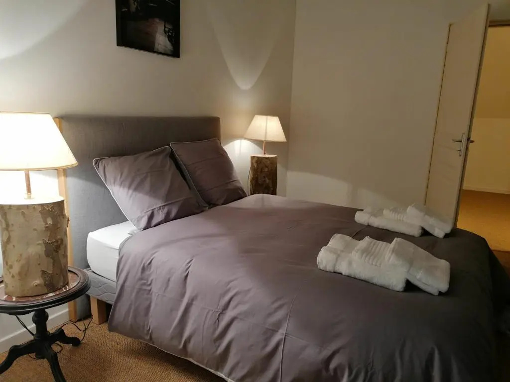 Afficher la photo 6 — Gîte Ainay-le-Vieil, 5 pièces, 8 personnes - FR-1-586-15