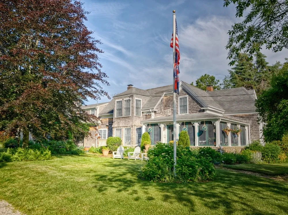 Honeysuckle Hill Inn