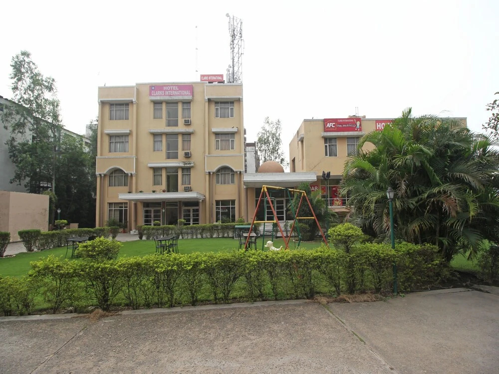 Hotel Clarks International