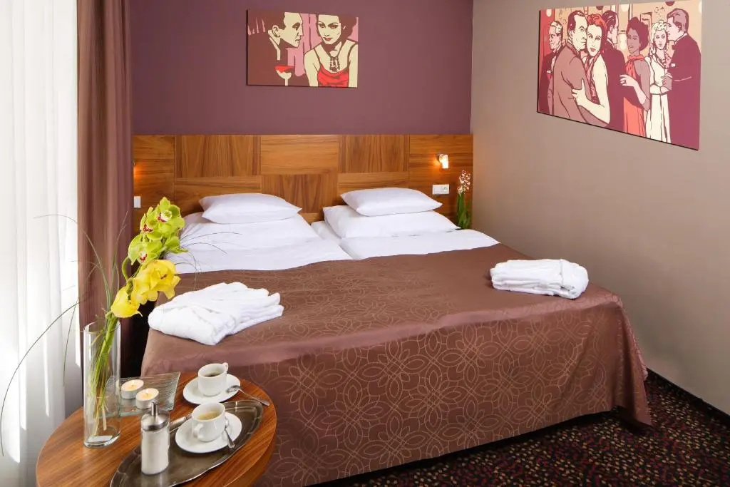 1. Republic Hotel - Chambres