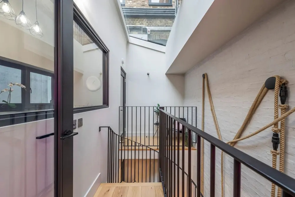 The Insta Playhouse - Covent Garden - by Frankie Says — фото