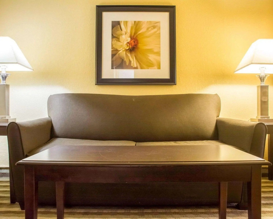 Quality Inn & Suites Syracuse Fairgrounds - Tap to explore photos