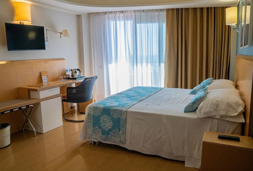 Superior Double room with sea view (full double bed)