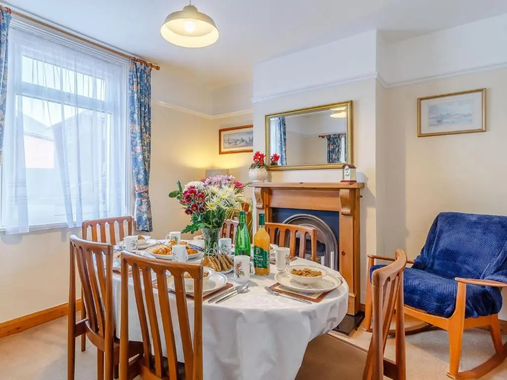 3 Bedrooms Cottage