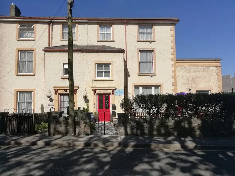 Llys Madoc, The Top Flat