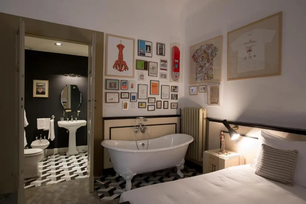 Deluxe Double room (full double bed)