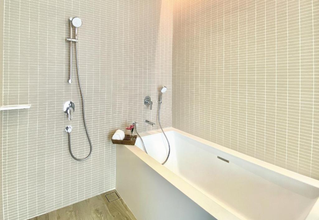 Двухместная студия Deluxe с 2 комнатами 2 отдельные кровати в Oakwood Suites Bangkok