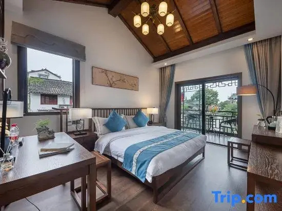 Deluxe room with balcony and with river view