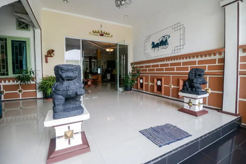 Lobby & Reception