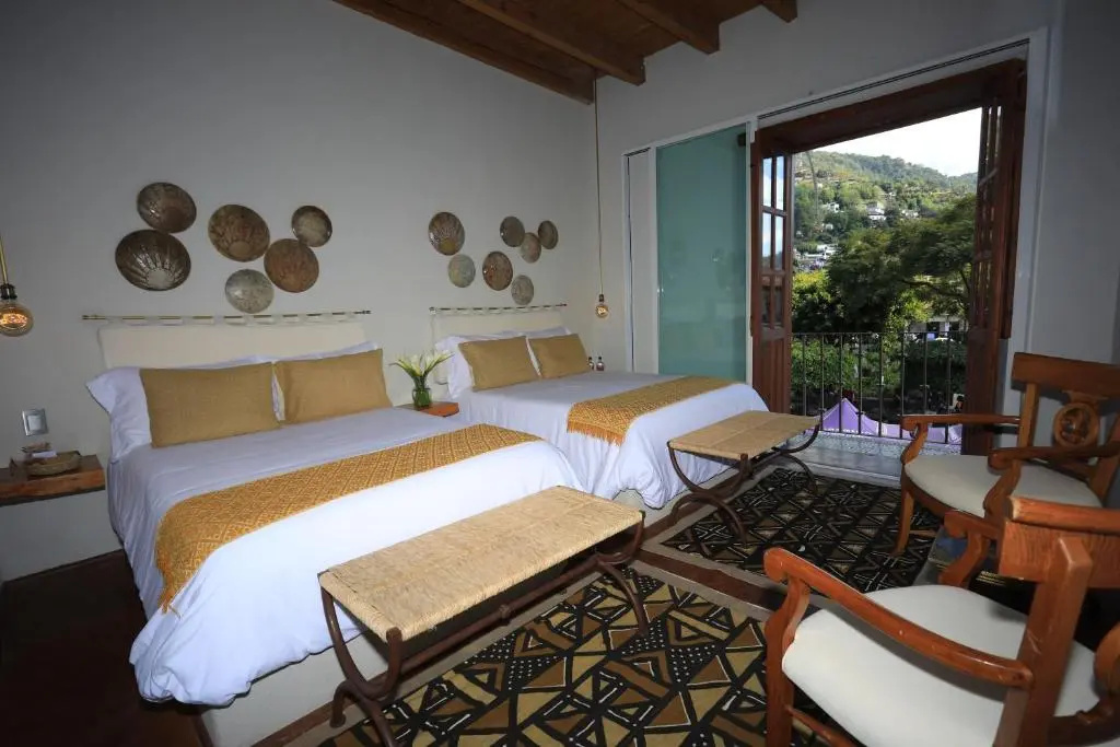 Suite with city view