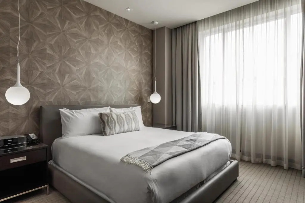Corner Suite