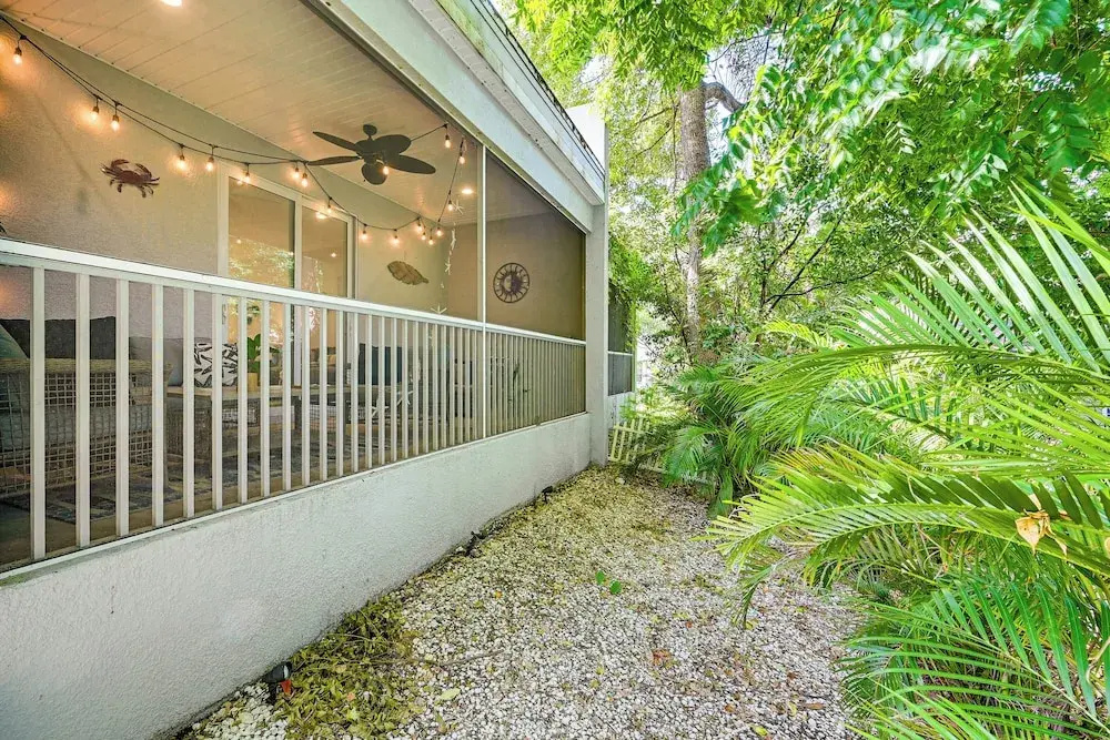 Airy Coastal Casa on Park: 6 Mi to Honeymoon Isle!