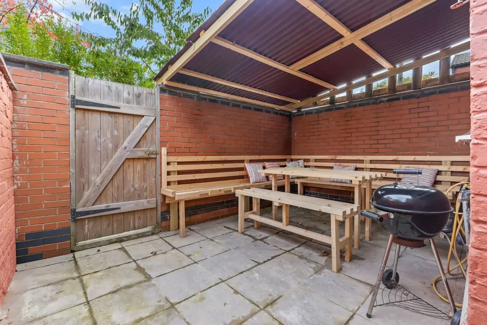 Manchester Seymour Escape Spacious 4BR Home for 8