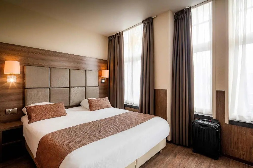 Deluxe Double room (full double bed)