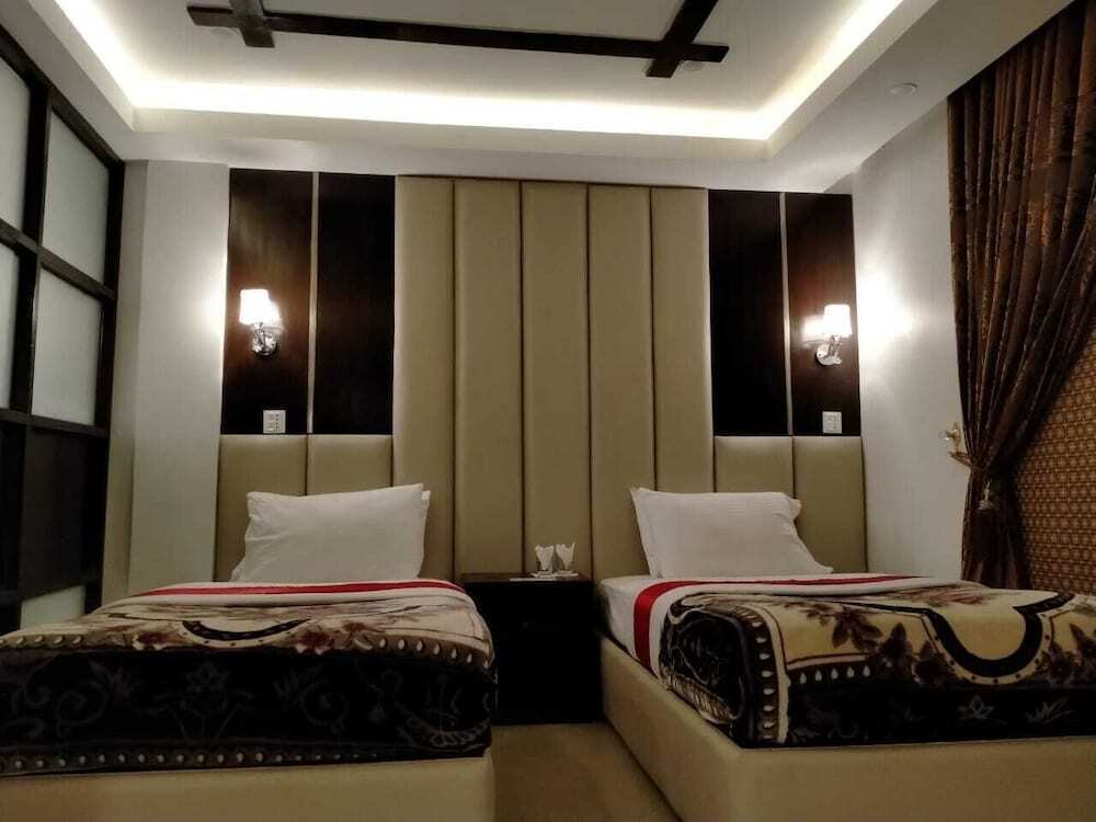 Hotel Grand by null