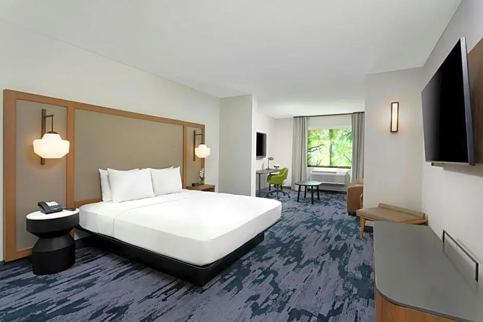 Executive Double Suite with mountain view (full double bed)