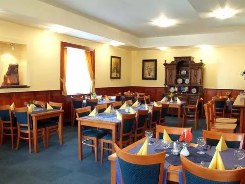 Food & Beverage