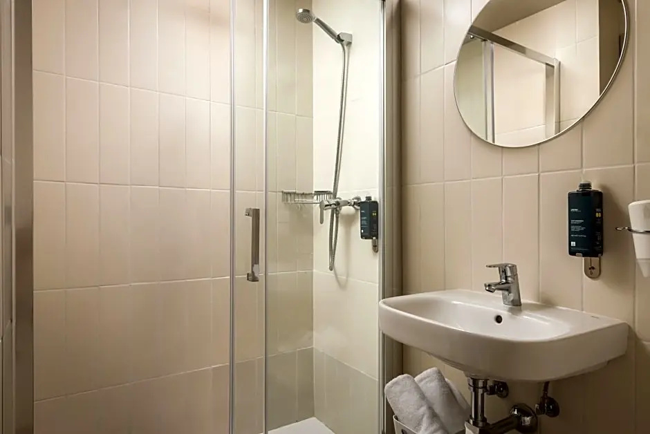 Economy Quadruple room