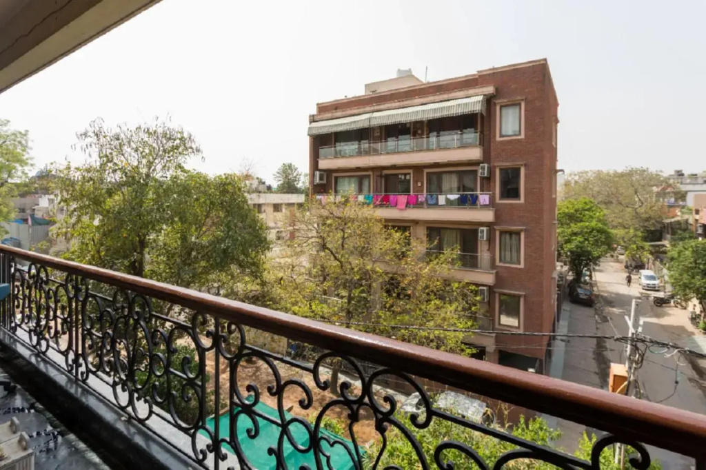 Hostie Aarna-4 BR apt near Moolchand/Apollo, S. Delhi