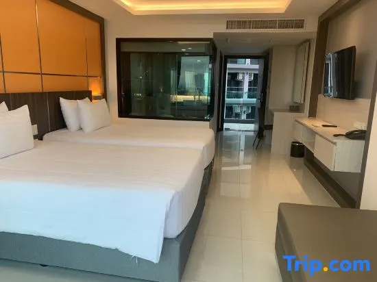 The Proud Hotel Pattaya Room Type - Luxury Room