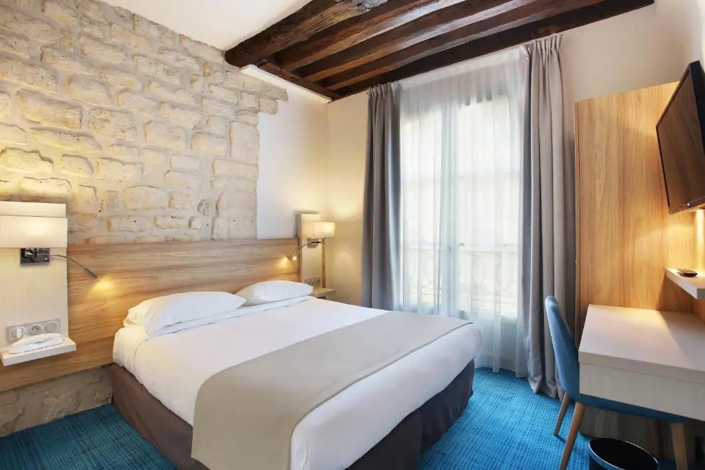 Double room (full double bed)