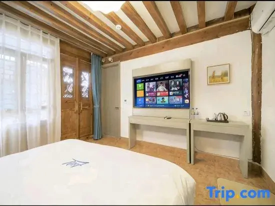 Standard Double room with courtyard view (full double bed)