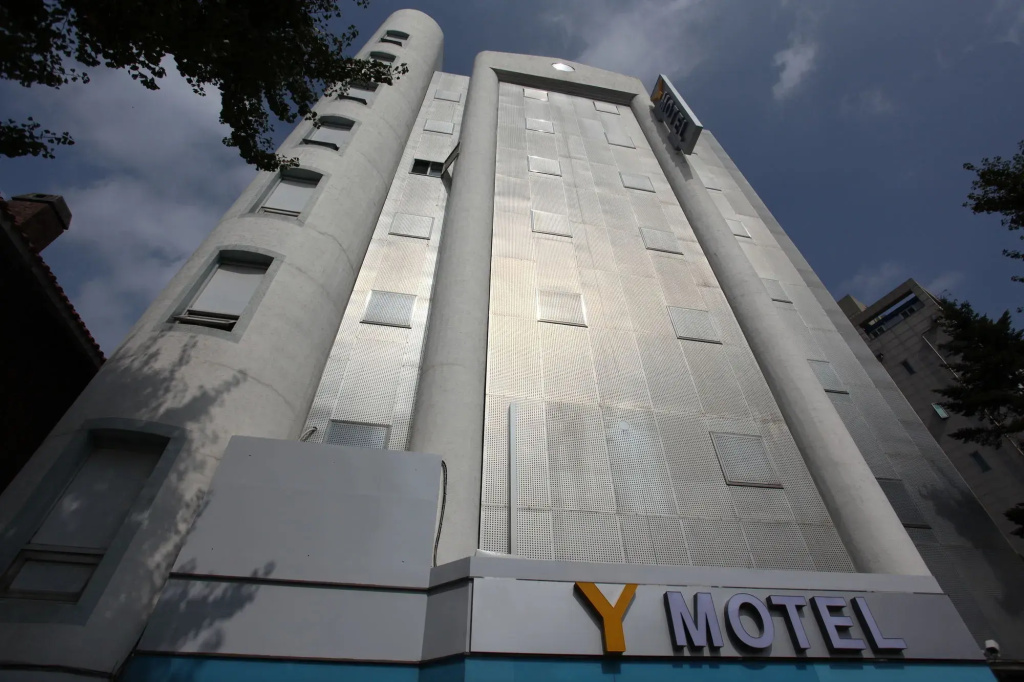 Y Hotel