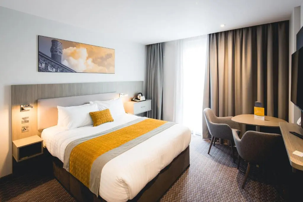 Maldron Hotel Newcastle Room Type - Deluxe Double room full double bed